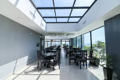 Image de Breakfast Included. \nSea View. \n28% Off in the Restaurand and Bar. \n1 King 2 Queen