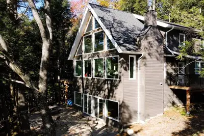 Image de Stunning views and deep clean waters of Tedious Lake