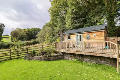 Image de Chateau Petit, pet friendly, with a garden in Trefeglwys