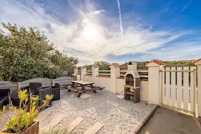 Image de Appartement 'Appartement 10 Pers À 50m Plage' avec terrasse privée, jardin privé et Wi-Fi