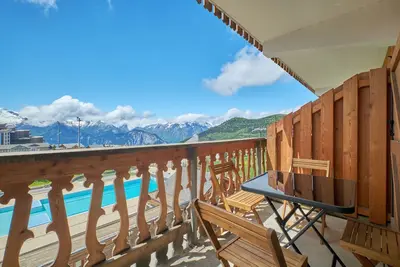 Image de Studio 'Alpe D'huez' avec vue montagne, piscine partagée et balcon
