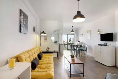 Image de Appartement 'T1 Marques' avec piscine partagée, balcon et Wi-Fi