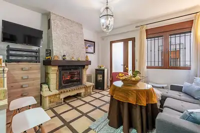 Image de Maison de vacances 'Casa Rural En El Centro De NigĂĽelas' avec vue sur la montagne, terrasse et Wi-Fi