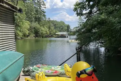 Image de Sizzling Summer Fun at Lake Lanier- Come, Dive In! Sleeps 11, Hot tub, Firepit