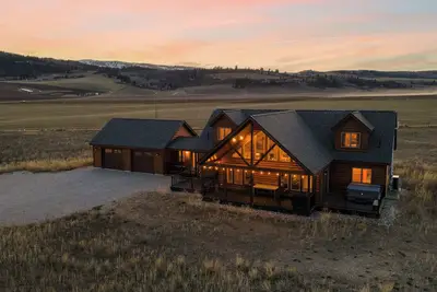 Image de Teton Valley Retreat | Cabin w/ Hot Tub + Teton Views + Game Room