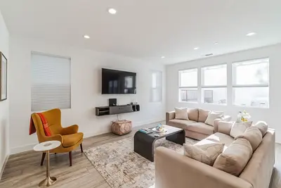 Image de Luxury valley Getaway, Napa, wine country, pvt backyard, fire pit and more. .