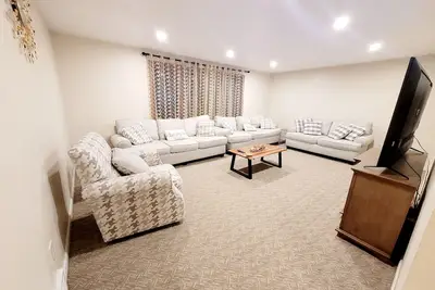 Image de Spacious Home near Buffalo/Bills/Airport/Niagara Falls/Orchard Park Pet friendly