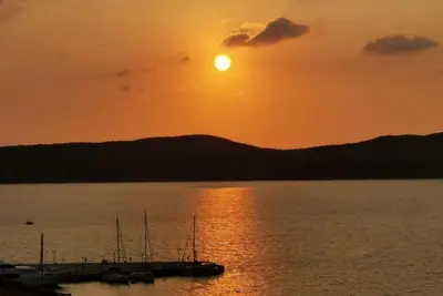 Image de Spacius double room apartment 64 sqm fully equiped\nMagnificent sunset & sea view