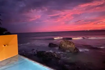 Image de Beach villa with an infinity pool at the heart of Unawatuna