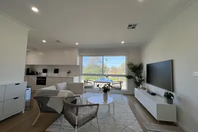 Image de Mordialloc Fully Renovated Beachfront Oasis: Right across from the beach!